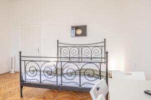 Kama o mga kama sa kuwarto sa Superb 2BR Apt Very Spacious At the Millenium Tower