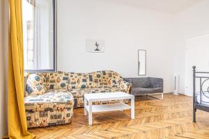 Seating area sa Superb 2BR Apt Very Spacious At the Millenium Tower