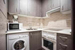Kuchnia lub aneks kuchenny w obiekcie Fuencarral Apartments