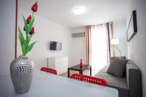 Telewizja i/lub zestaw kina domowego w obiekcie Fuencarral Apartments