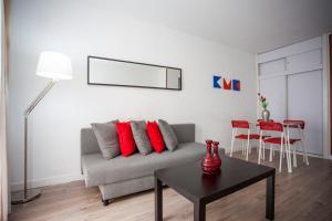 Część wypoczynkowa w obiekcie Fuencarral Apartments