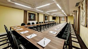 Khu vực hỗ trợ khách đi công tác/phòng hội thảo tại Grandezza Hotel Luxury Palace