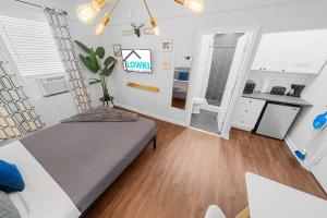 Kuchyň nebo kuchyňský kout v ubytování Nine20 Collins Apartments by Lowkl