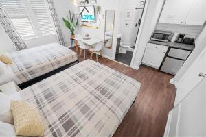 Kuchyň nebo kuchyňský kout v ubytování Nine20 Collins Apartments by Lowkl