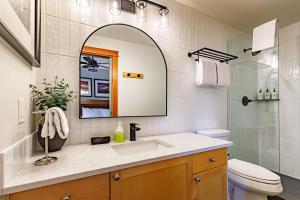 キャンモアにあるAlpine at The Lodges of Canmoreのギャラリーの写真