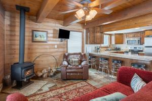 Kuchyň nebo kuchyňský kout v ubytování Vivian Park Sundance Cabin