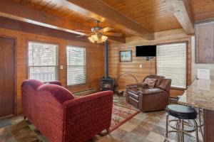 TV a/nebo společenská místnost v ubytování Vivian Park Sundance Cabin