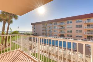 Balkon ili terasa u objektu Central Cocoa Beach Condo with View, Steps to Beach!
