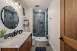 Koupelna v ubytování Architecturally stunning Cle Elum luxury retreat + 67 fotografií