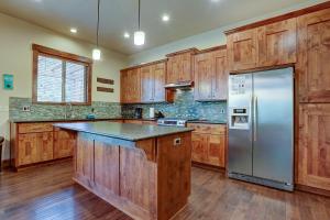 Kuchyň nebo kuchyňský kout v ubytování Points West + 33 fotografií