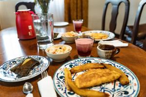 a wooden table with plates of food on it at Casa Munay in Pasto +19 photos