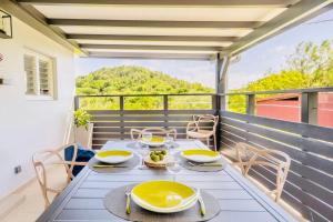 Rõdu või terrass majutusasutuses Lodge le tamarinier