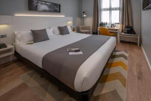 Cama o camas de una habitación en SERHS Carlit Boutique Hotel