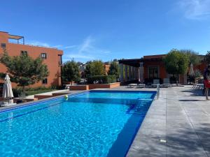 a swimming pool with blue water in a yard at EL Colibrí in San Miguel de Allende