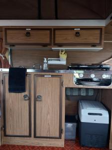 Kuchyň nebo kuchyňský kout v ubytování Blissful Rental Caravan hire and Bnb