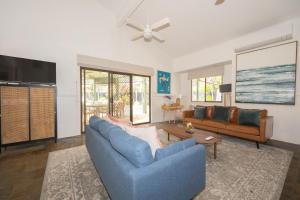 Et opholdsområde på Sunnymead Heated Pool Retreat