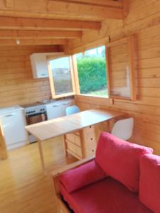 Kuchyň nebo kuchyňský kout v ubytování chalet le cocon de bois