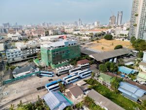 een luchtfoto van een stad met gebouwen bij Full house 2BR near Bus station North Pattaya in Pattaya