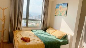 Ένα ή περισσότερα κρεβάτια σε δωμάτιο στο Landmark View 2BR- Masteri Thao Dien