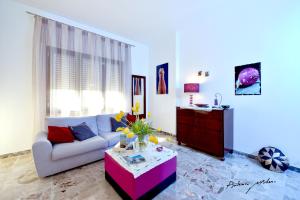 a living room with a couch and a table at B&B Vista Gallipoli in Alezio