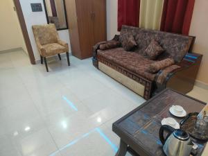 Pavitram Hotel & Banquet的休息区