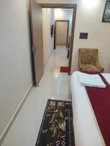 Pavitram Hotel & Banquet客房内的一张或多张床位