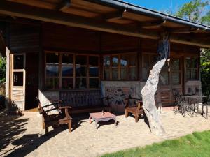 a porch of a house with a table and chairs at cabaña Lechuza café in Juayúa