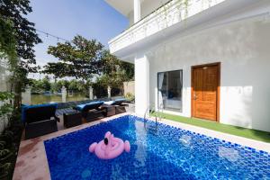 Hồ bơi trong/gần DKD TRIO Hotel