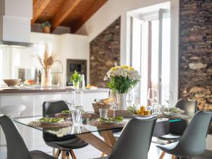 Atpūtas zona naktsmītnē Apartment in Vignone with Lake Maggiore Views