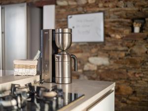 Virtuve vai virtuves zona naktsmītnē Apartment in Vignone with Lake Maggiore Views