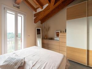 Gulta vai gultas numurā naktsmītnē Apartment in Vignone with Lake Maggiore Views