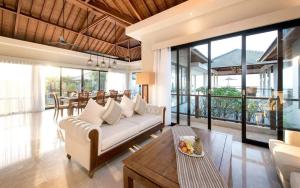 a living room with a couch and a table at Karang Saujana in Uluwatu
