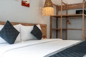 Postel nebo postele na pokoji v ubytování The Eight Villa & Rooms Bali - Seminyak
