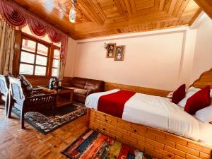 Postelja oz. postelje v sobi nastanitve The Four Season Hotel & Resort, Manali - A blissful view from rooms