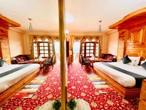 Postelja oz. postelje v sobi nastanitve The Four Season Hotel & Resort, Manali - A blissful view from rooms