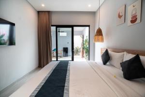 Postel nebo postele na pokoji v ubytování The Eight Villa & Rooms Bali - Seminyak
