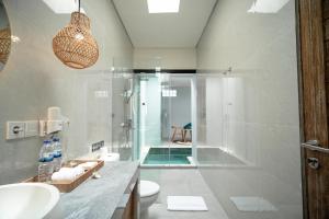 Koupelna v ubytování The Eight Villa & Rooms Bali - Seminyak