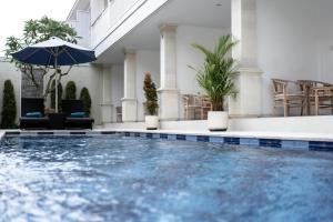 Bazén v ubytování The Eight Villa & Rooms Bali - Seminyak nebo v jeho okolí