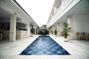 Bazén v ubytování The Eight Villa & Rooms Bali - Seminyak nebo v jeho okolí