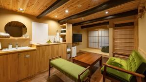 Η κουζίνα ή μικρή κουζίνα στο 至誠宿 SHISEI-JUKU Omiya-Gojo