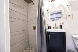 a bathroom with a sink and a mirror at BRANDNEW 2023 LAKEFRONT APT in Kissimmee +12 photos