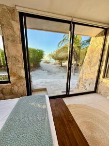 Ένα ή περισσότερα κρεβάτια σε δωμάτιο στο Private 2-Bedroom Beachfront Villa in Celestún - Your Secluded Escape +50 φωτογραφίες