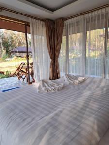 Ένα ή περισσότερα κρεβάτια σε δωμάτιο στο Bulan Villa Koh Yao Noi