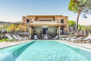 Bazén v ubytovaní Appartement spacieux à Porto-Vecchio avec piscine partagéeB alebo v jeho blízkosti