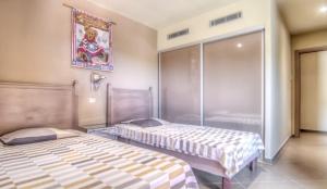 Posteľ alebo postele v izbe v ubytovaní Appartement spacieux à Porto-Vecchio avec piscine partagéeB