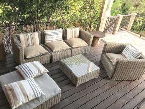 Posedenie v ubytovaní Appartement spacieux à Porto-Vecchio avec piscine partagéeB