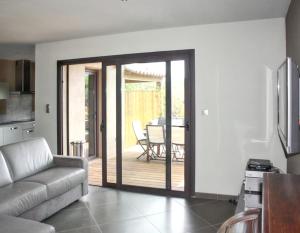 Posedenie v ubytovaní Appartement spacieux à Porto-Vecchio avec piscine partagéeB