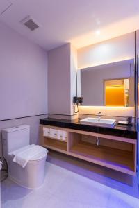 Baðherbergi á Moose EASY Hotel