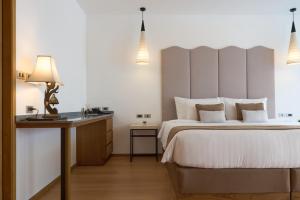 Postel nebo postele na pokoji v ubytování Malisa Villa Suites - SHA Extra Plus