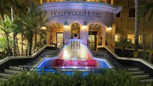 a building with a fountain in front of a building at Hollywood Hotel in Los Angeles